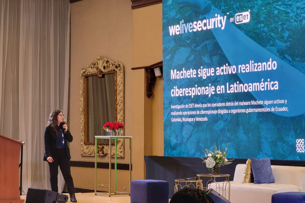 Charla con micrófono